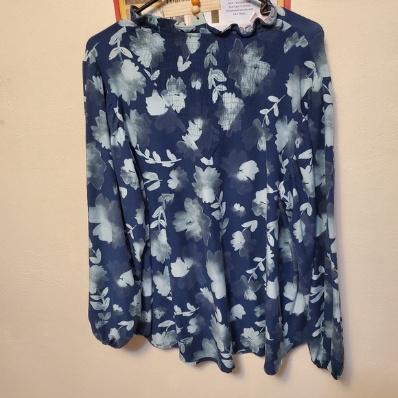 LULAROE CLARA SMOCK BLOUSE - Picture 2 of 7